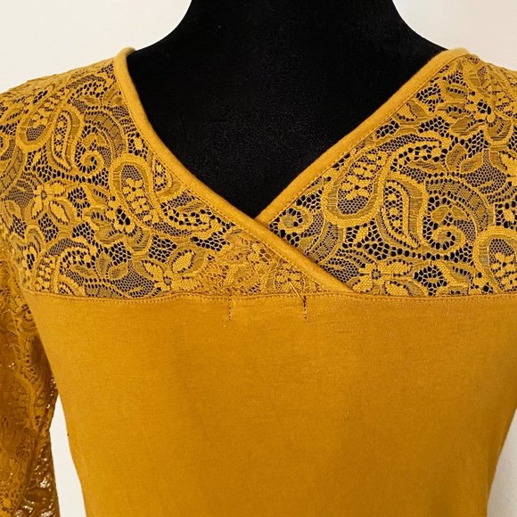U2B Golden Mustard Fall Top Lace size Medium - Picture 6 of 7
